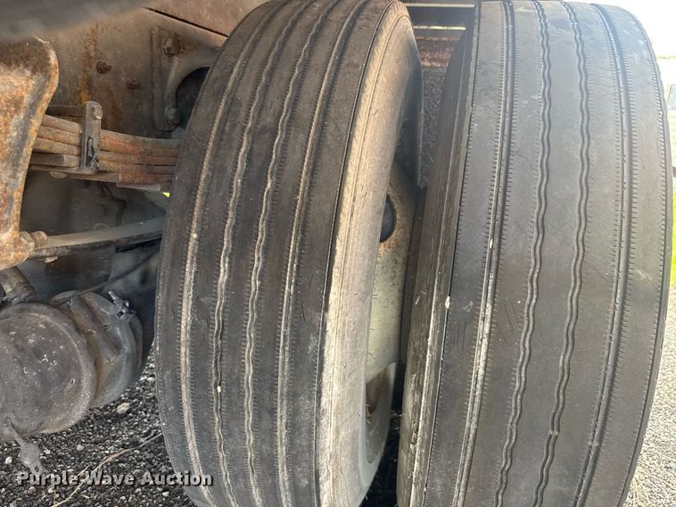 image for item EC3524 2014 International 4300 flatbed truck