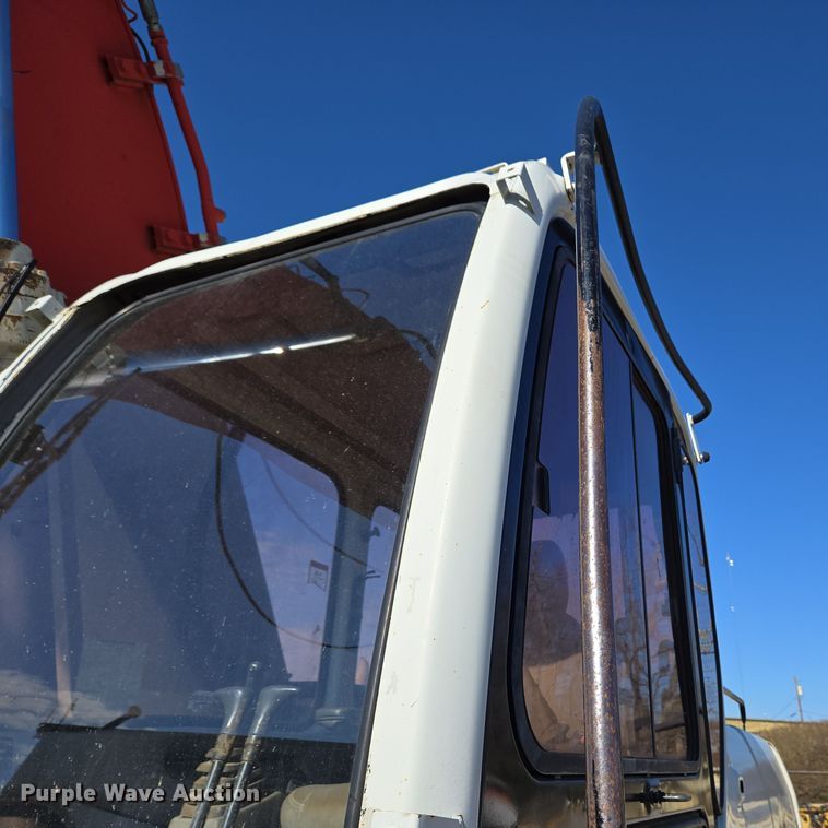 image for item EC4158 2006 Link-Belt 210 LX excavator