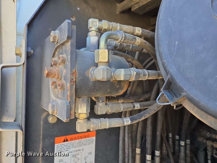 image for item EC4158 2006 Link-Belt 210 LX excavator