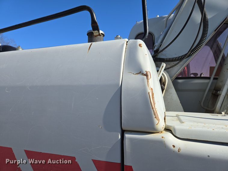 image for item EC4158 2006 Link-Belt 210 LX excavator