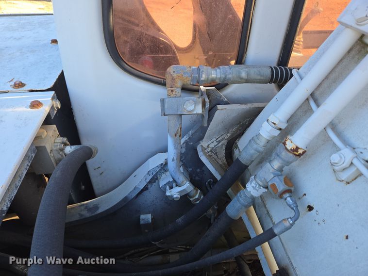 image for item EC4158 2006 Link-Belt 210 LX excavator