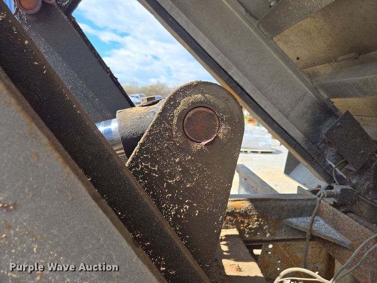 image for item EC4161 2005 GMC C6500 dump truck