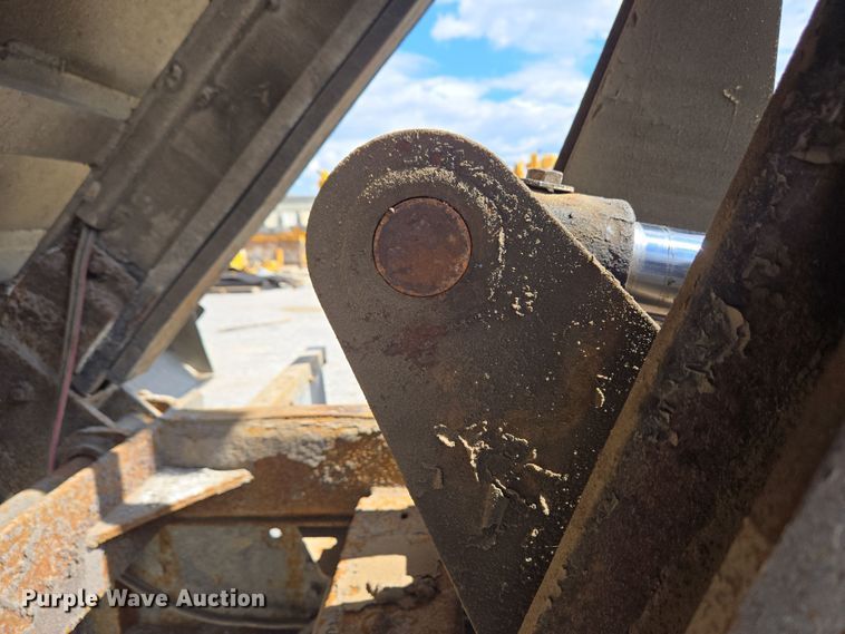 image for item EC4161 2005 GMC C6500 dump truck