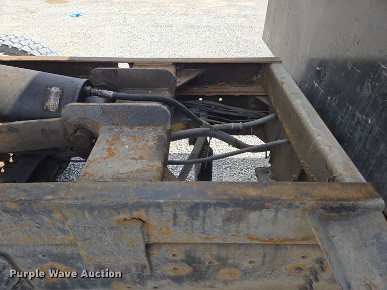 image for item EC4161 2005 GMC C6500 dump truck