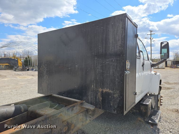 image for item EC4161 2005 GMC C6500 dump truck