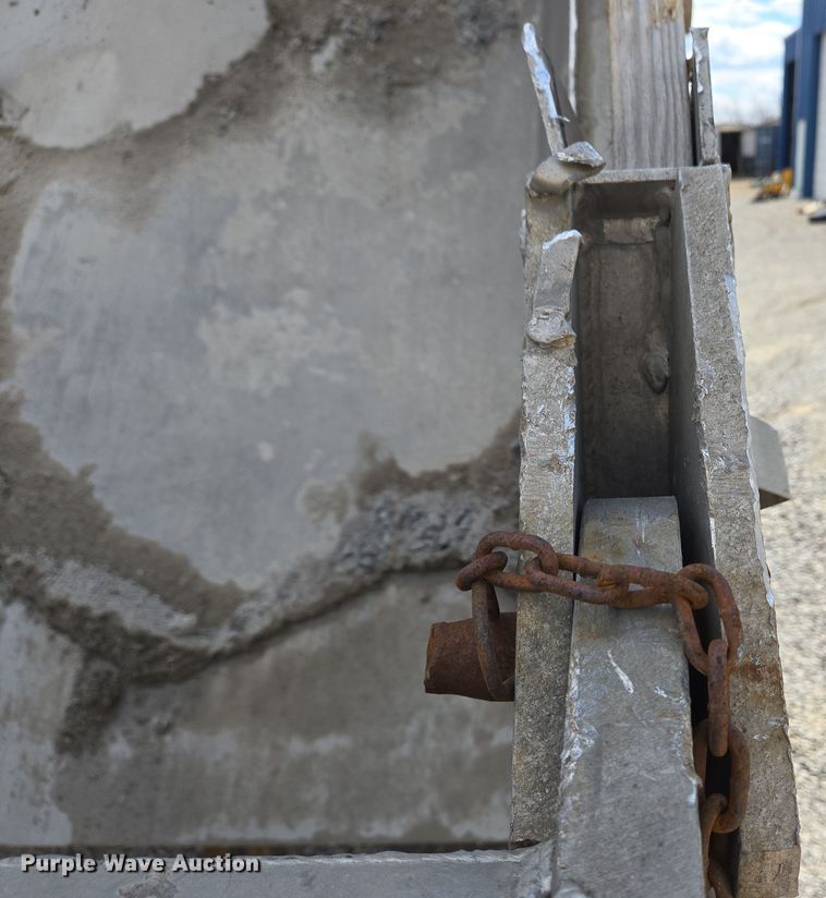 image for item EC4161 2005 GMC C6500 dump truck