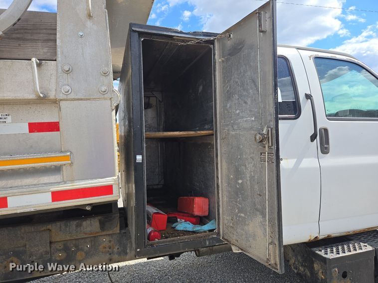 image for item EC4161 2005 GMC C6500 dump truck