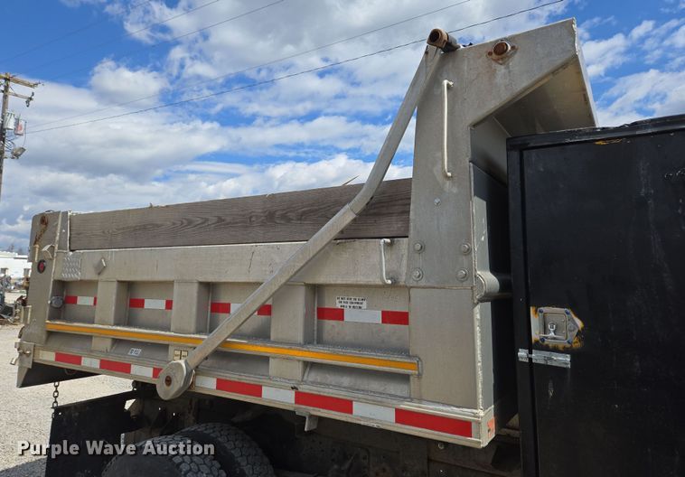 image for item EC4161 2005 GMC C6500 dump truck