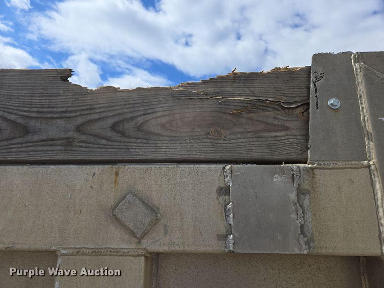 image for item EC4161 2005 GMC C6500 dump truck