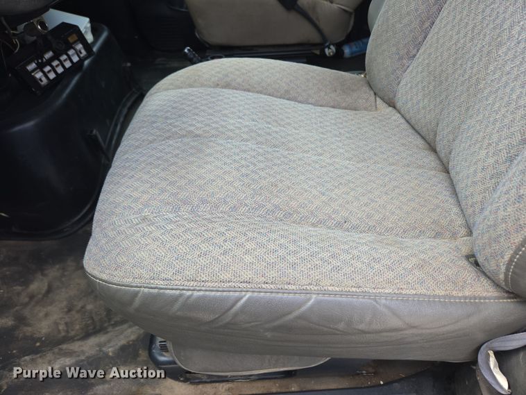 image for item EC4161 2005 GMC C6500 dump truck