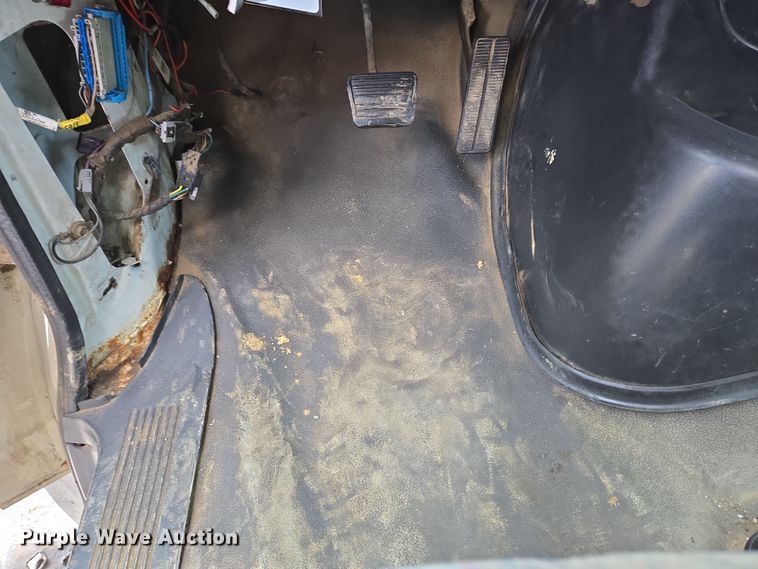 image for item EC4161 2005 GMC C6500 dump truck