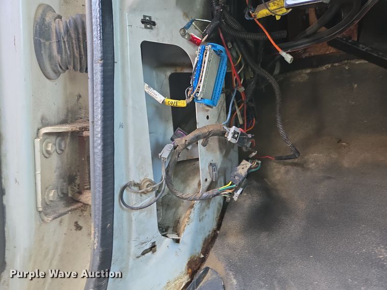 image for item EC4161 2005 GMC C6500 dump truck