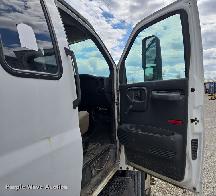 image for item EC4161 2005 GMC C6500 dump truck