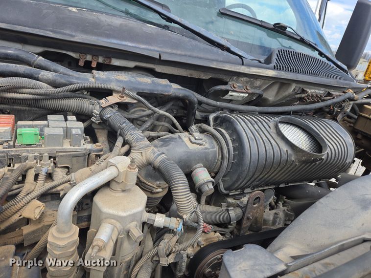 image for item EC4161 2005 GMC C6500 dump truck