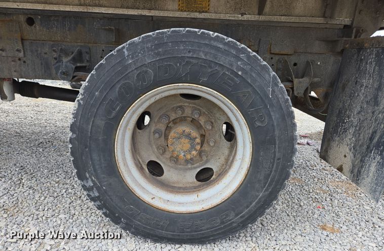 image for item EC4161 2005 GMC C6500 dump truck