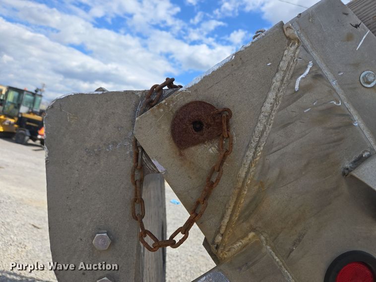 image for item EC4161 2005 GMC C6500 dump truck