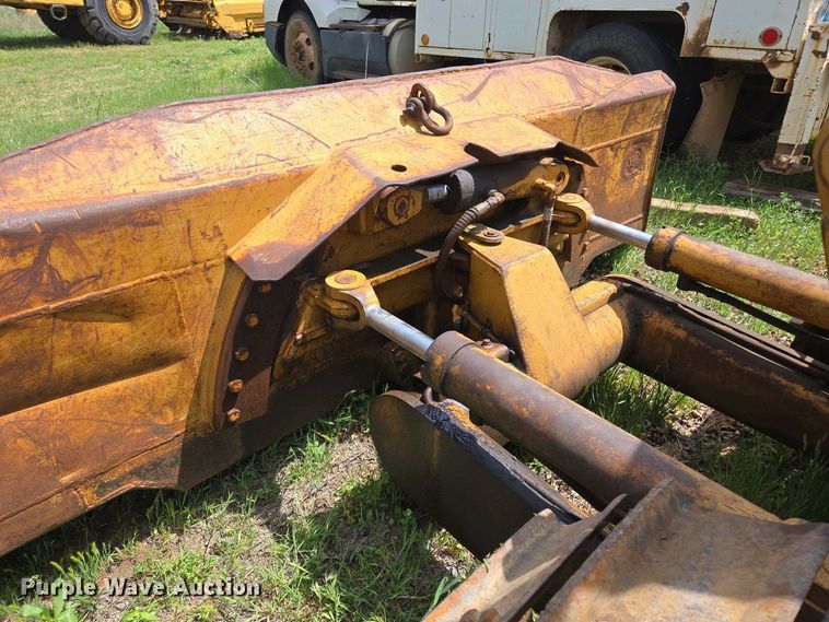 image for item ED2522 1994 Dresser TD9H dozer