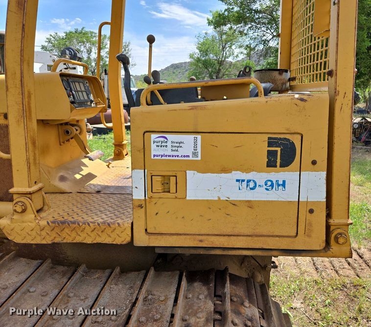 image for item ED2522 1994 Dresser TD9H dozer