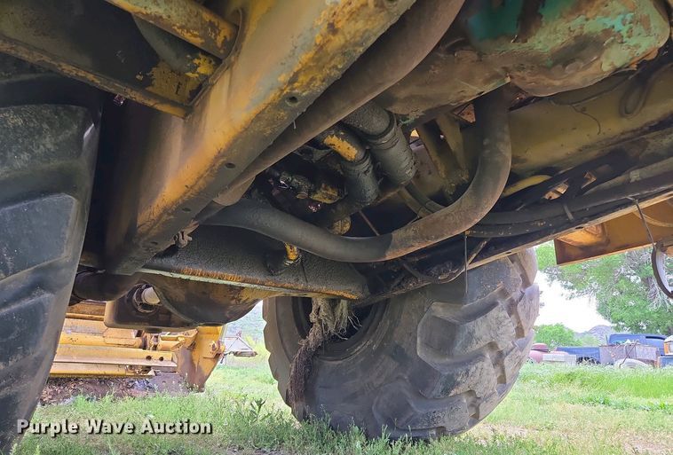 image for item ED2523 1977 Caterpillar 613B elevating scraper