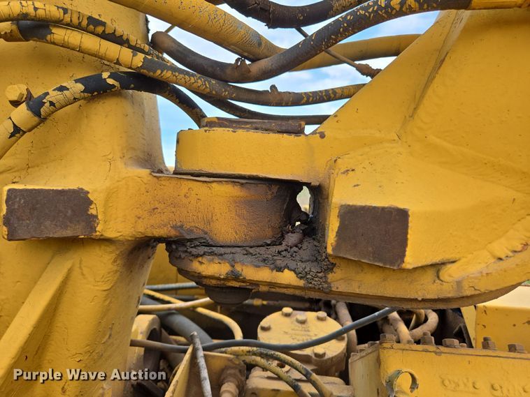 image for item ED2523 1977 Caterpillar 613B elevating scraper