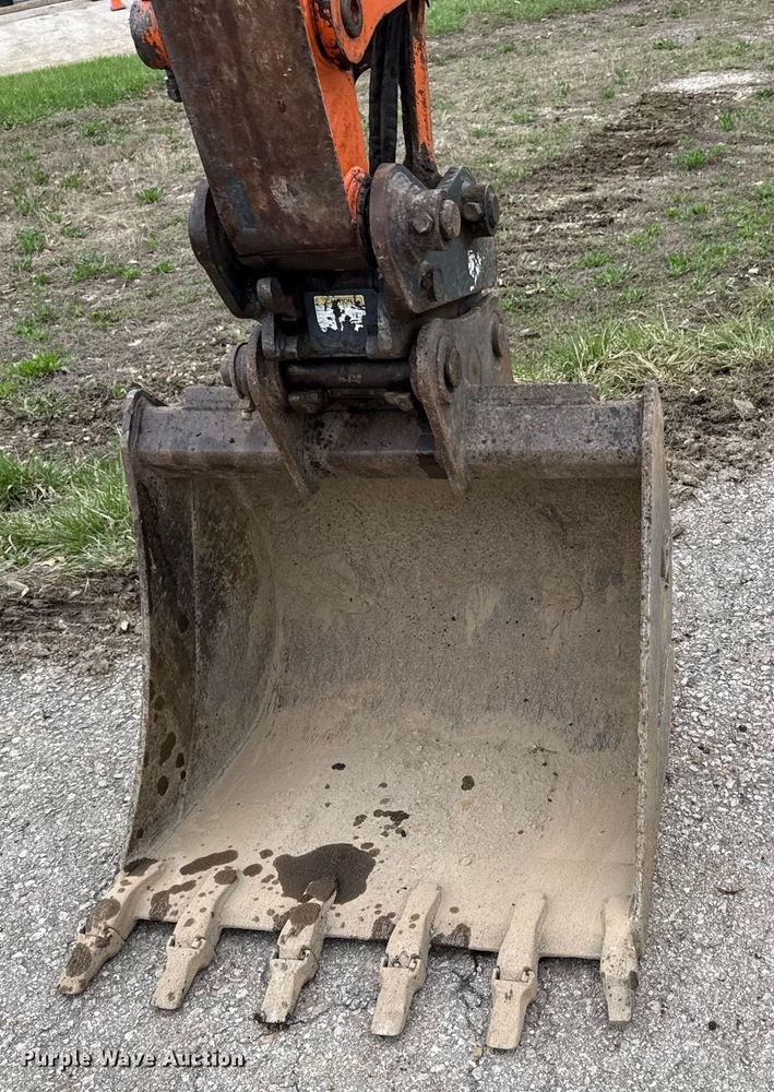 image for item ED4199 2006 Hitachi Zaxis 80 excavator