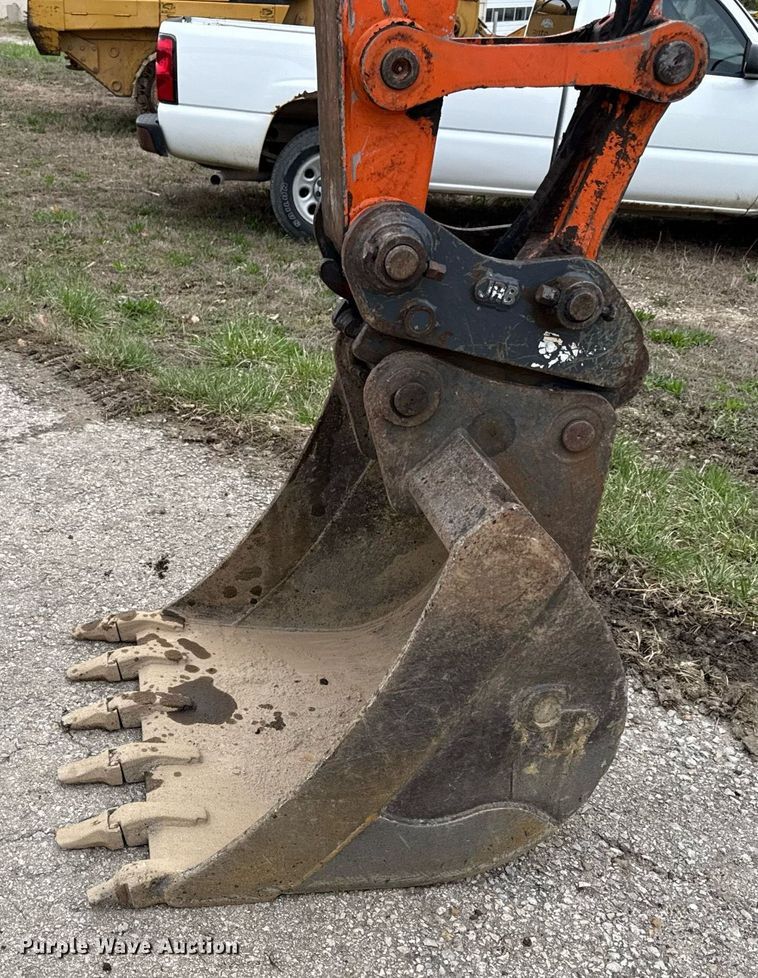 image for item ED4199 2006 Hitachi Zaxis 80 excavator