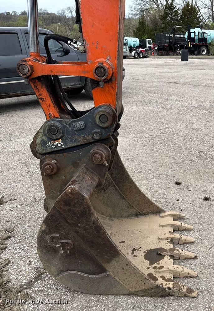 image for item ED4199 2006 Hitachi Zaxis 80 excavator