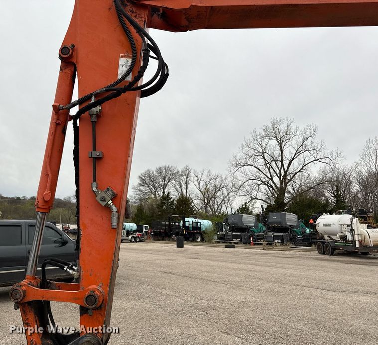 image for item ED4199 2006 Hitachi Zaxis 80 excavator