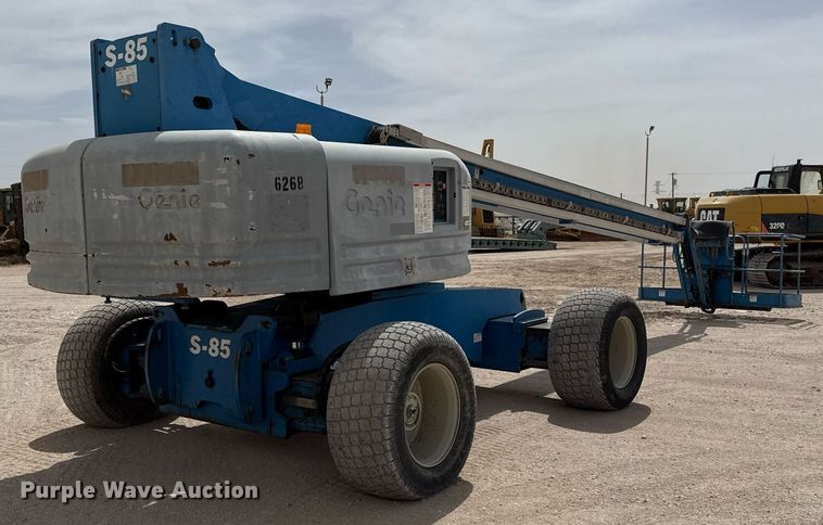 image for item ED5572 2008 Genie S-85 boom lift