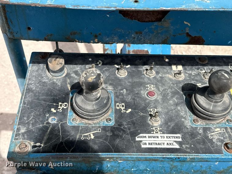 image for item ED5572 2008 Genie S-85 boom lift