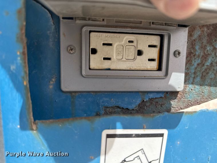 image for item ED5572 2008 Genie S-85 boom lift