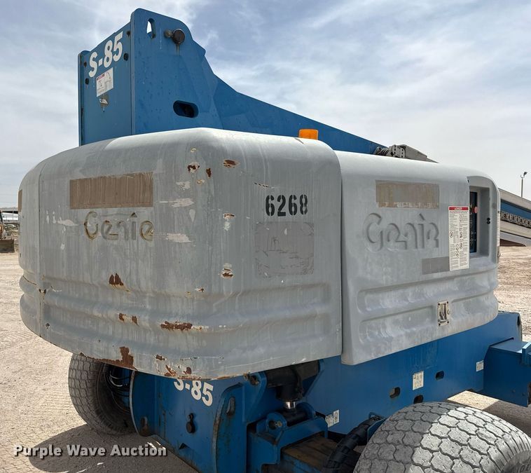 image for item ED5572 2008 Genie S-85 boom lift