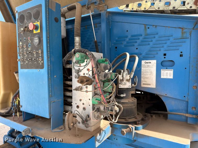 image for item ED5572 2008 Genie S-85 boom lift