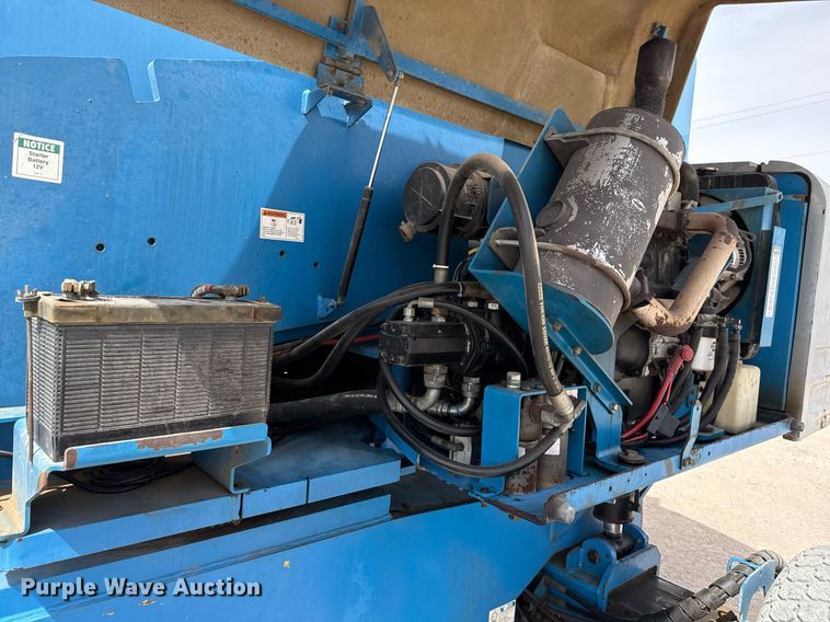 image for item ED5572 2008 Genie S-85 boom lift