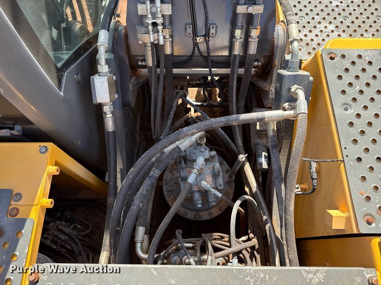 image for item ED5575 2012 Volvo EC250DL excavator