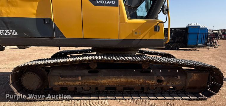 image for item ED5575 2012 Volvo EC250DL excavator