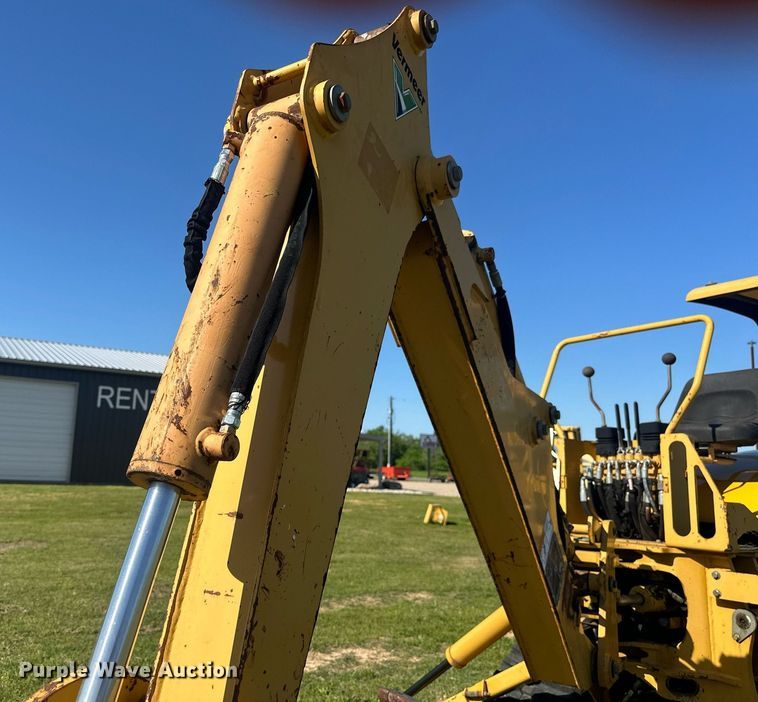 image for item EF2996 2010 Vermeer RTX750 trencher