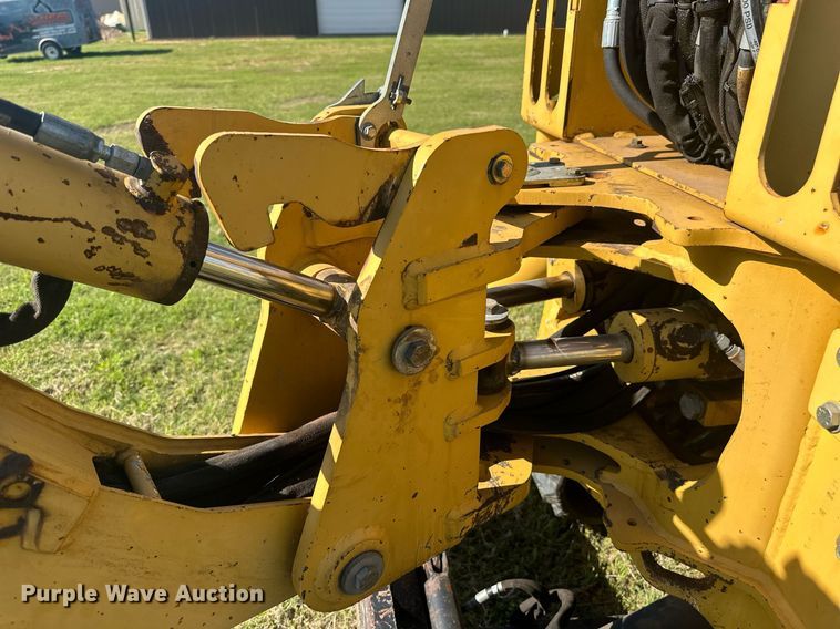 image for item EF2996 2010 Vermeer RTX750 trencher