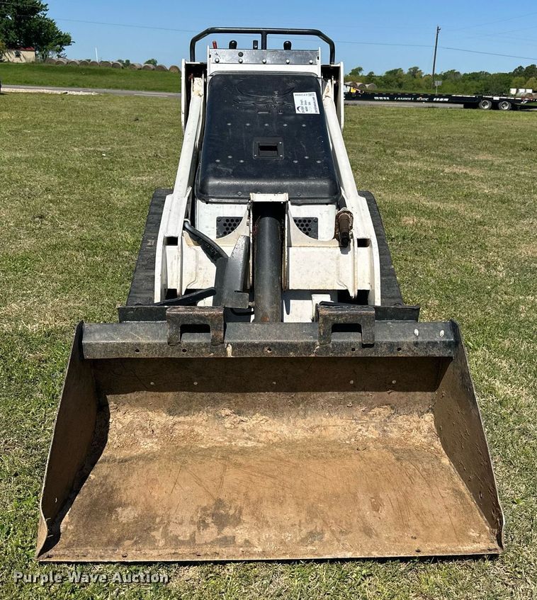 image for item EF2998 2022 Bobcat MT100 compact utility loader