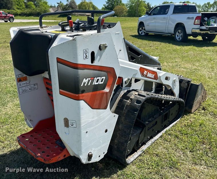 image for item EF2998 2022 Bobcat MT100 compact utility loader