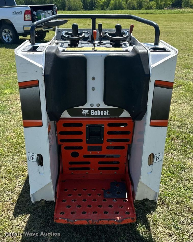 image for item EF2998 2022 Bobcat MT100 compact utility loader