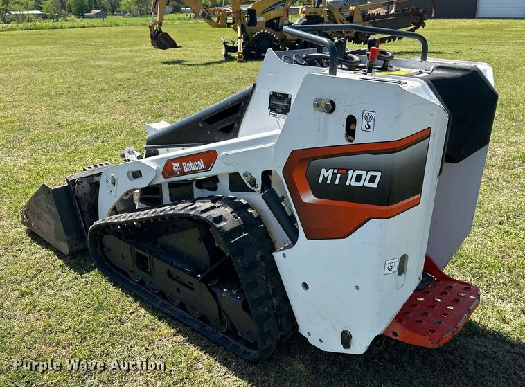 image for item EF2998 2022 Bobcat MT100 compact utility loader