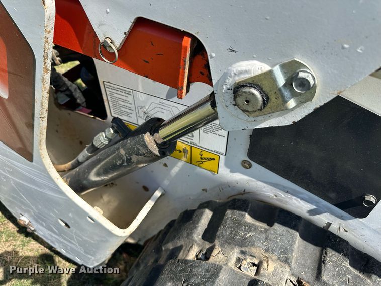 image for item EF2998 2022 Bobcat MT100 compact utility loader