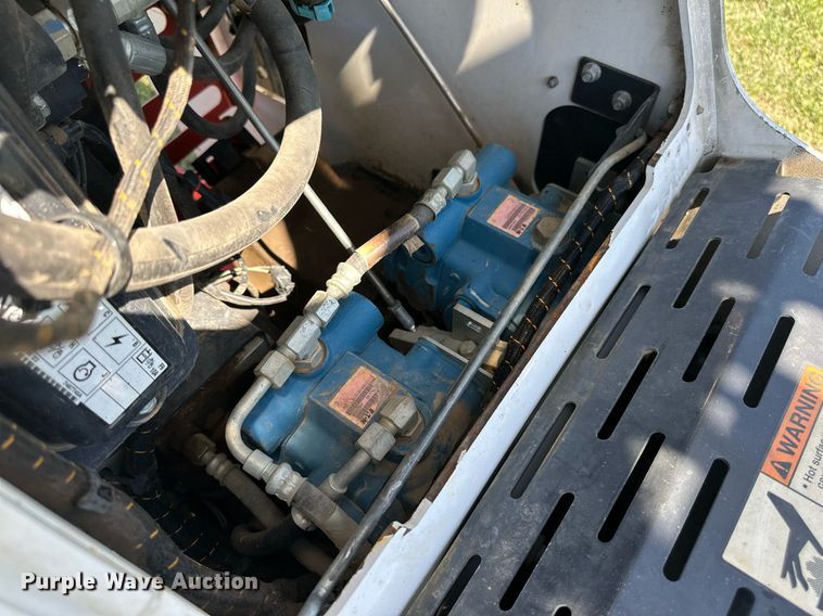 image for item EF2998 2022 Bobcat MT100 compact utility loader