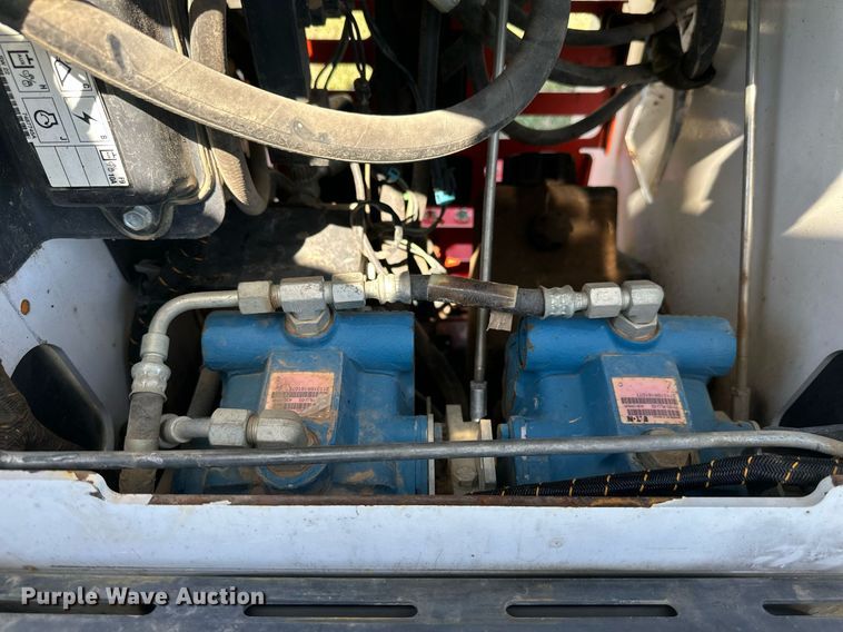 image for item EF2998 2022 Bobcat MT100 compact utility loader