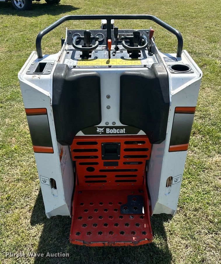 image for item EF2998 2022 Bobcat MT100 compact utility loader