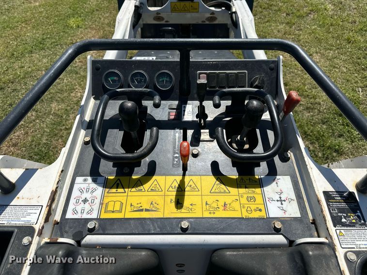 image for item EF2998 2022 Bobcat MT100 compact utility loader