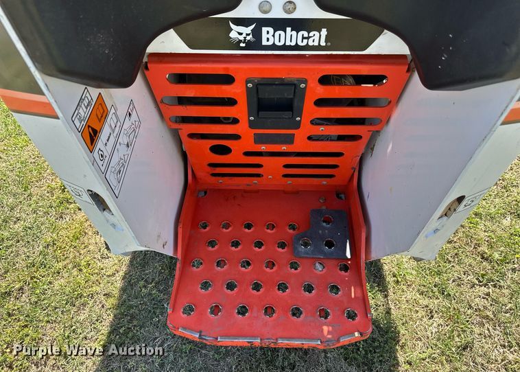 image for item EF2998 2022 Bobcat MT100 compact utility loader