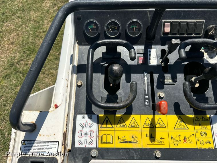 image for item EF2998 2022 Bobcat MT100 compact utility loader