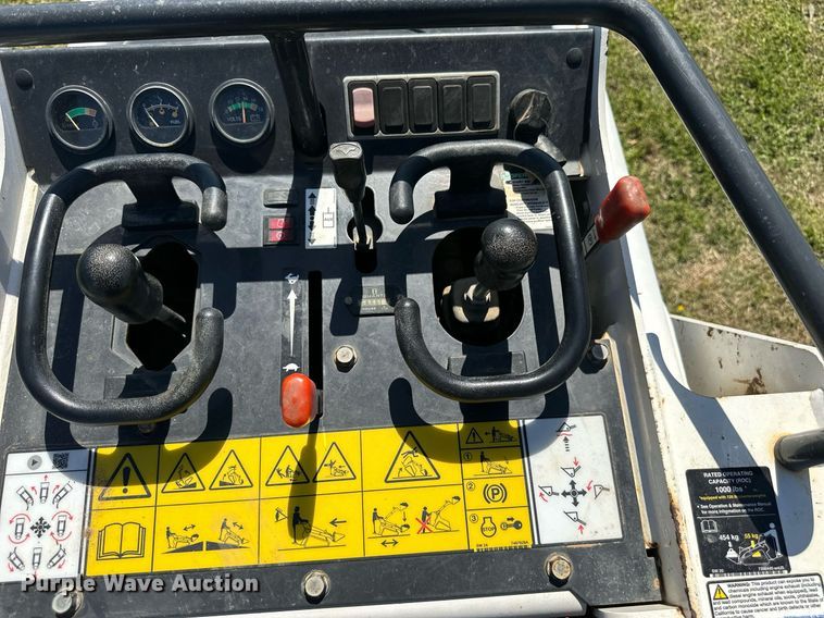 image for item EF2998 2022 Bobcat MT100 compact utility loader